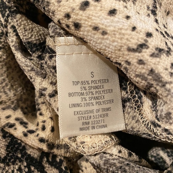 NWT Francesca’s Romper - Picture 2 of 5